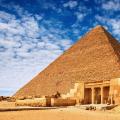 Siapa yang membangun piramida Cheops dan bagaimana caranya?