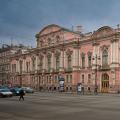 Berjalan di sepanjang Nevsky Prospekt: ​​​​rute dari Vosstaniya Square ke Palace Square, Passage, Gostiny Dvor