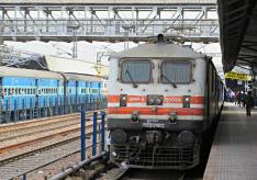 Trains from Delhi to Agra and Agra to Delhi Distance from Delhi to Agra India